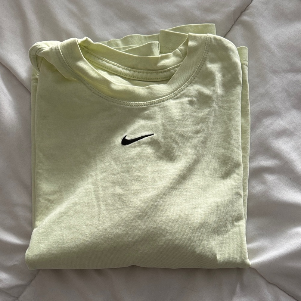 Nike Tee Loose Fit Black Swoosh